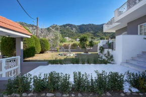 Chrysanthi Luxury Villa - Your Greek Island Escape With Mountain Views, Pool & Jacuzzi